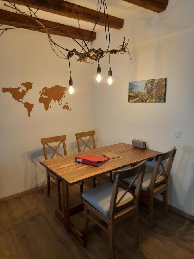 Studio Chez Un Vigneron Au Village Au 2Eme Etage Sans Ascenseur Villeneuve Bagian luar foto